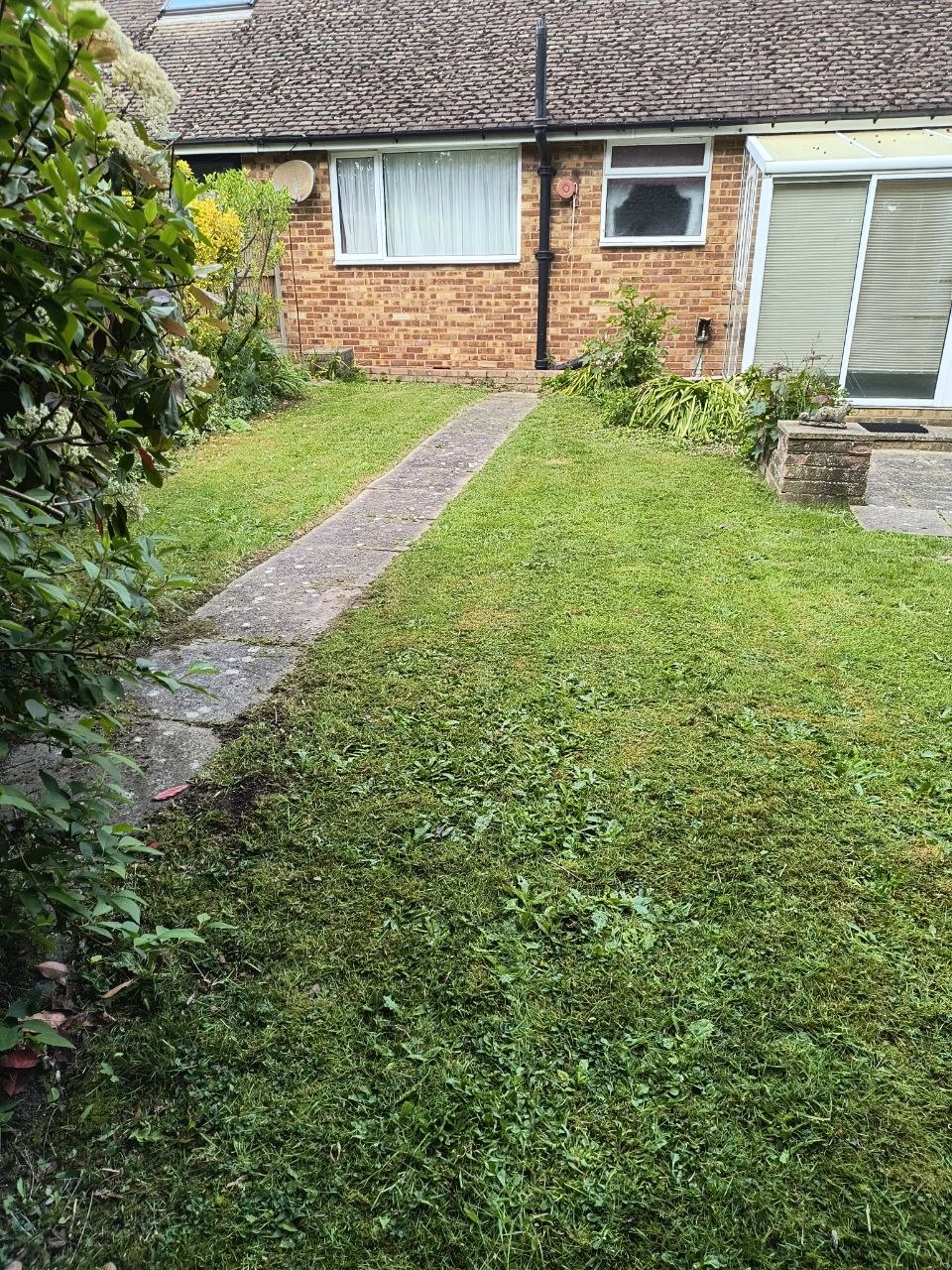 Front and back lawn near Sandwich after a straightforward mow and strim visit
